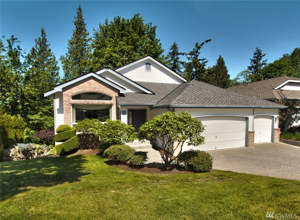 Property Photo:  613 40th Place  WA 98201 