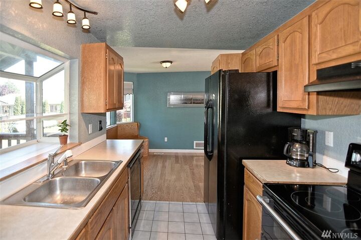 Property Photo: 11601 29th Ct NE WA 98258