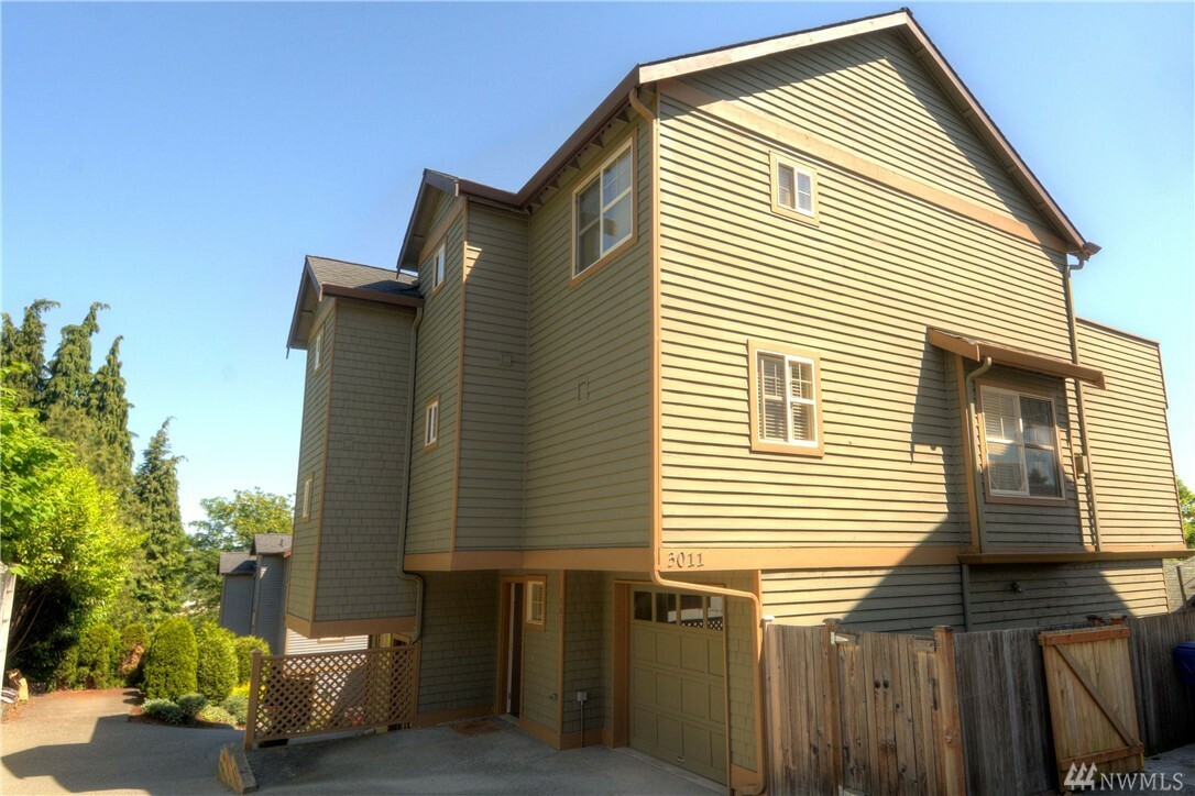Property Photo:  3011 Humes Place W  WA 98119 