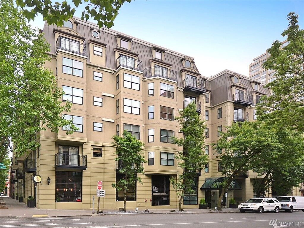 Property Photo:  425  Vine Street 524  WA 98121 