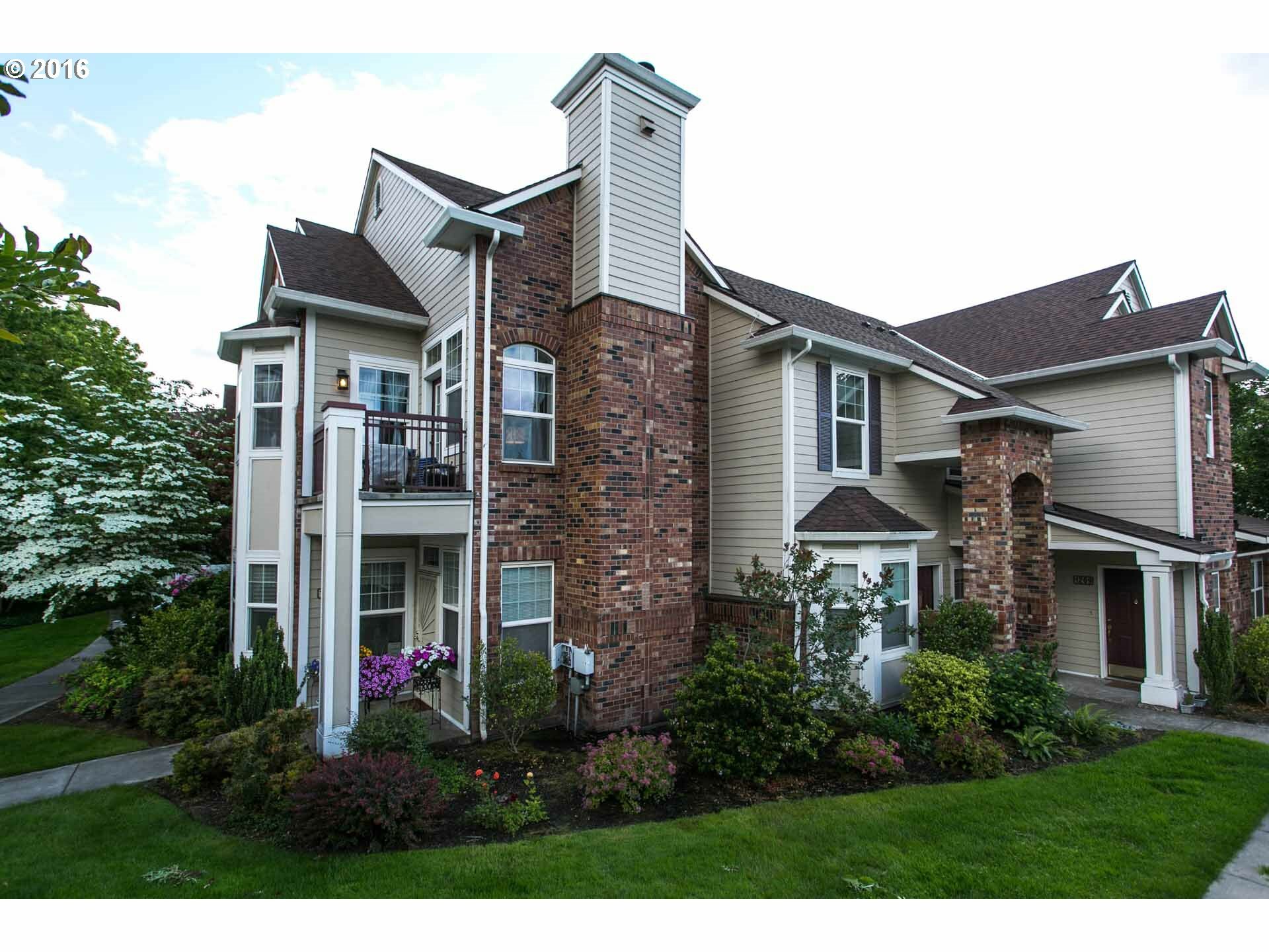Property Photo:  1170 NE 64th Ln 1210  OR 97124 