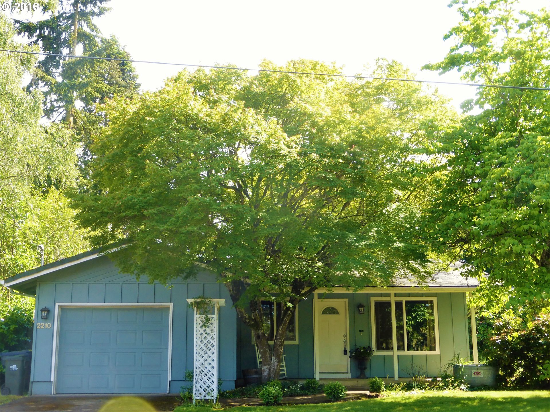 Property Photo:  2210 Rocky Ln  OR 97401 