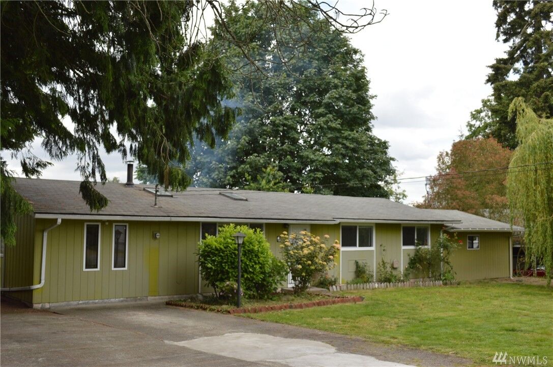 Property Photo:  213 203rd Place SW  WA 98036 