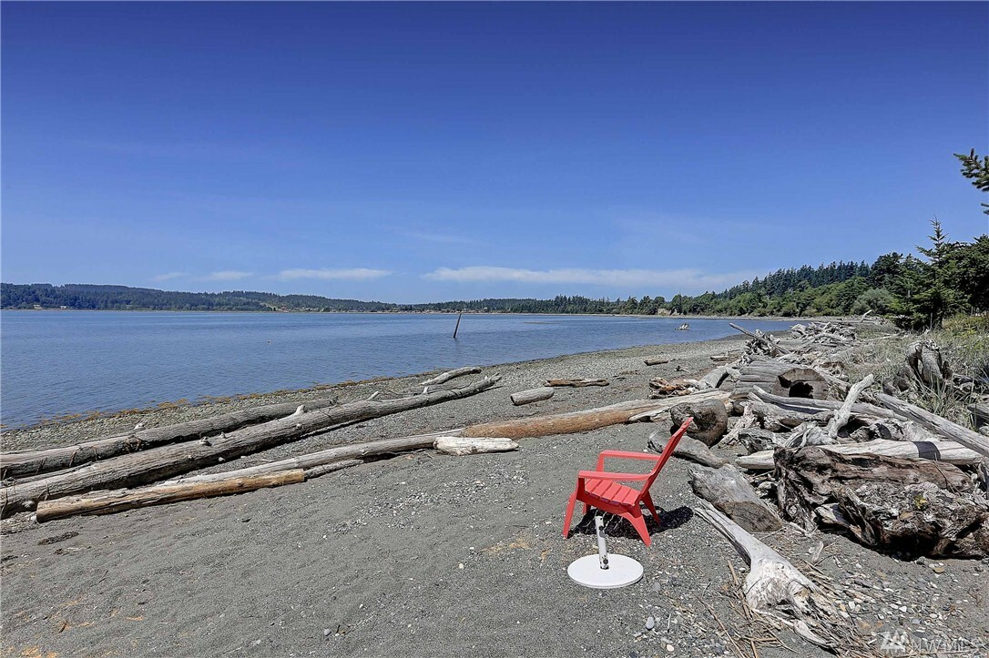 Property Photo:  552 Sundin Dr  WA 98282 