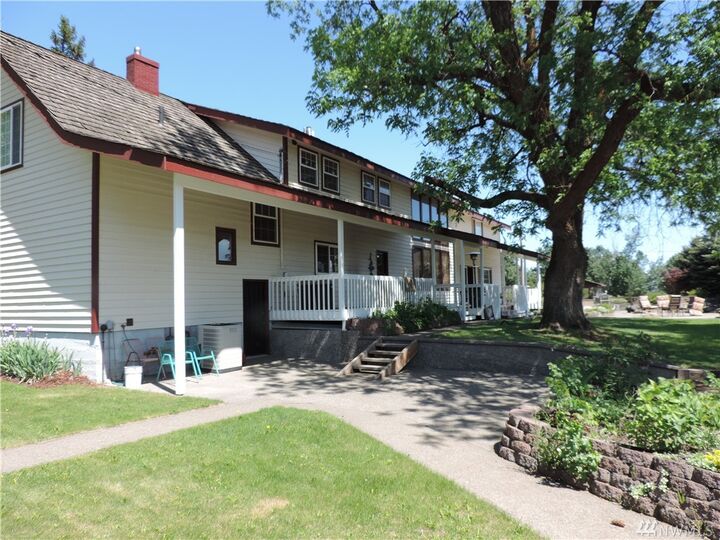 Property Photo:  2990 Hanson Rd  WA 98926 