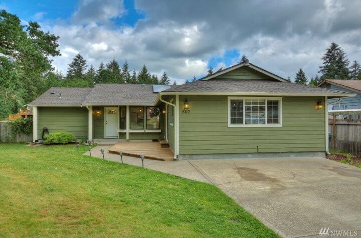 Property Photo: 807 149th St Ct E WA 98445