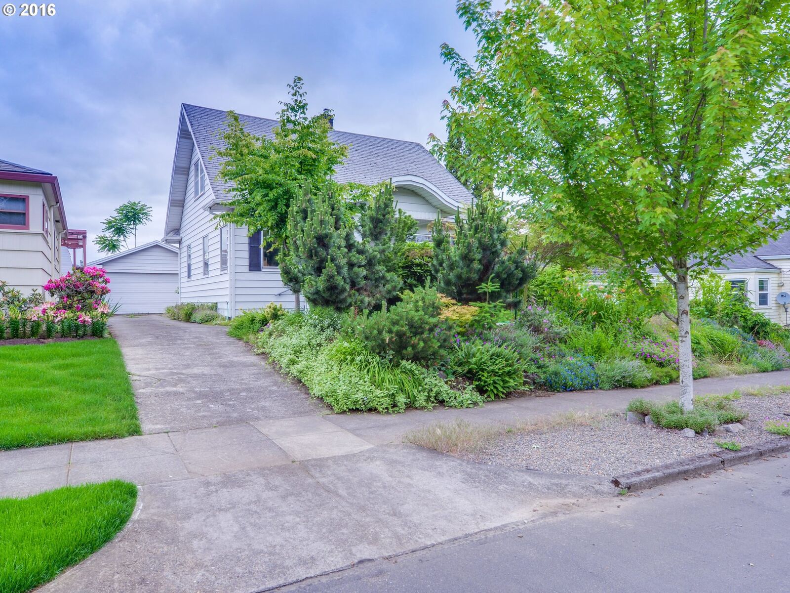 Property Photo:  6321 SE 42nd Ave  OR 97206 