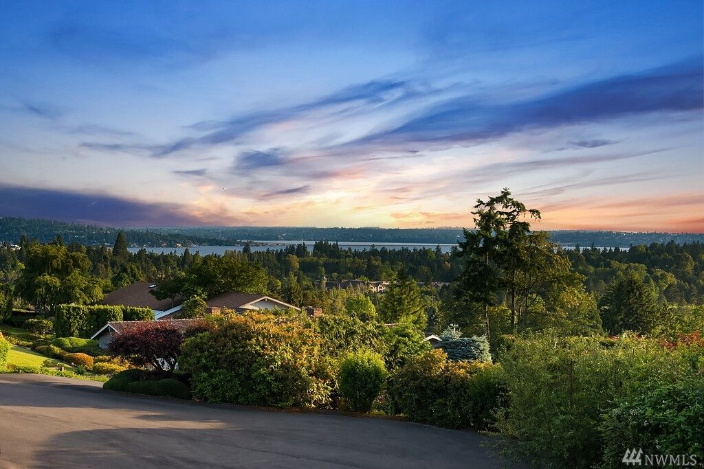 Property Photo: 8909 NE 20th St WA 98004