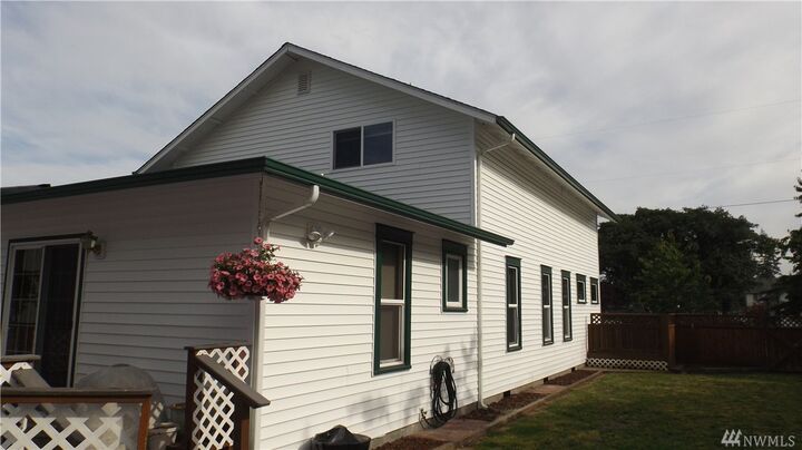 Property Photo:  103 W Harris  WA 98568 