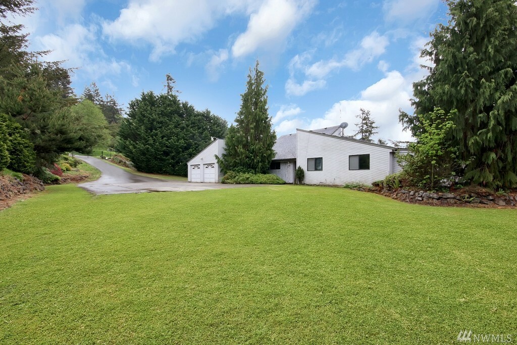 Property Photo:  33103 Pacific St  WA 98010 