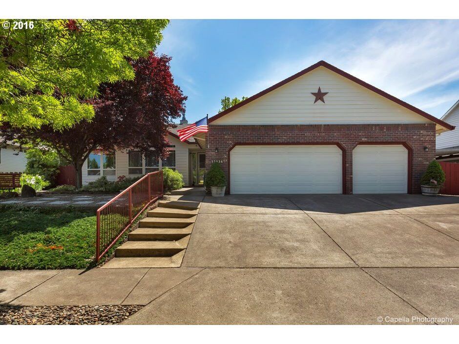 Property Photo:  15036 Saint Andrews Dr  OR 97045 