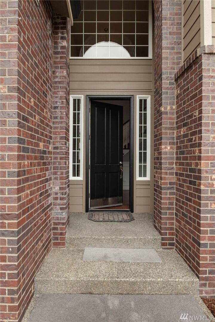 Property Photo:  19716 Island Pkwy E  WA 98391 