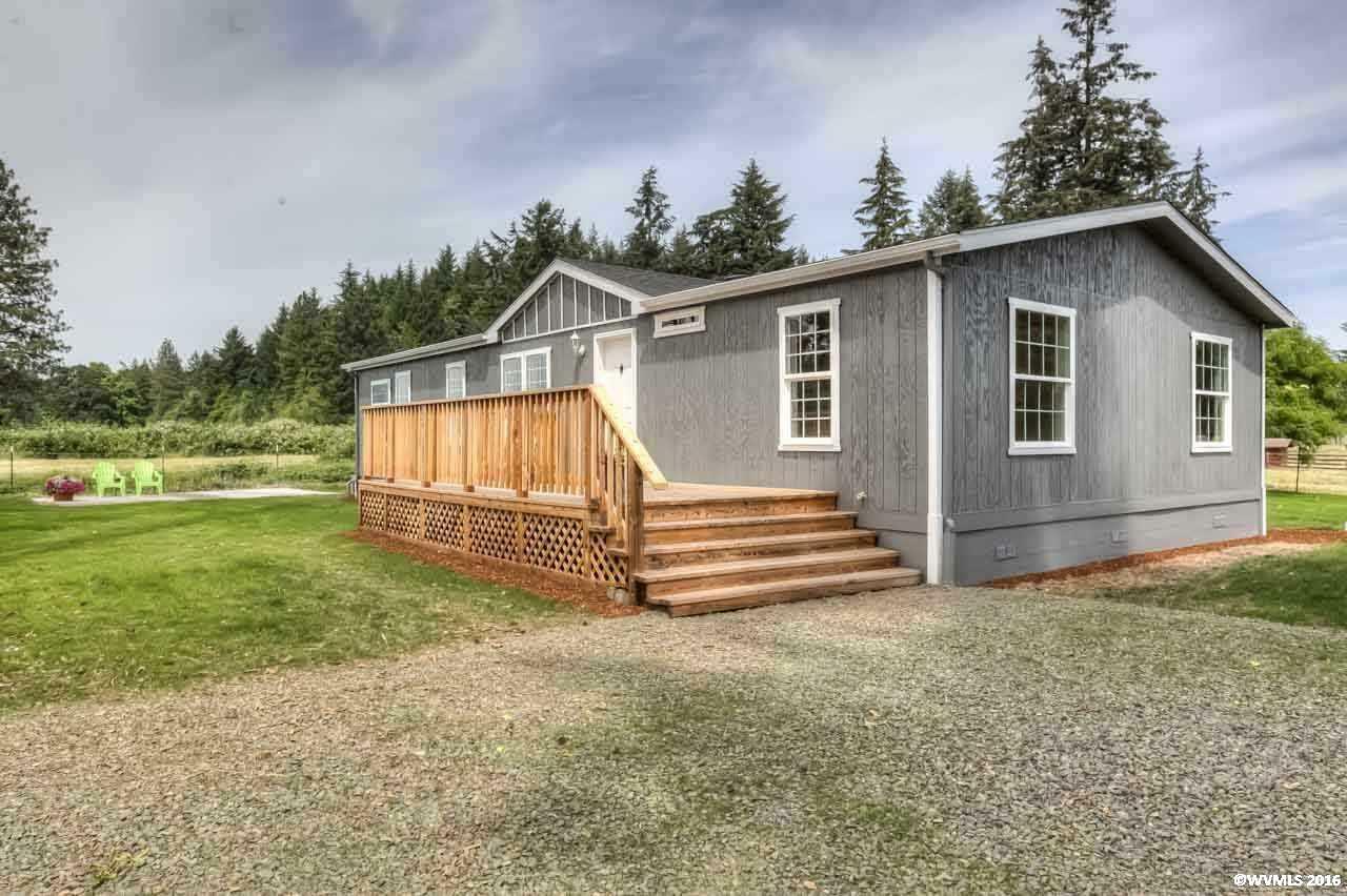 Property Photo: 15072 Pine St OR 97352