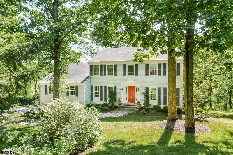 Property Photo:  7 Wildwood Court  NJ 08822 