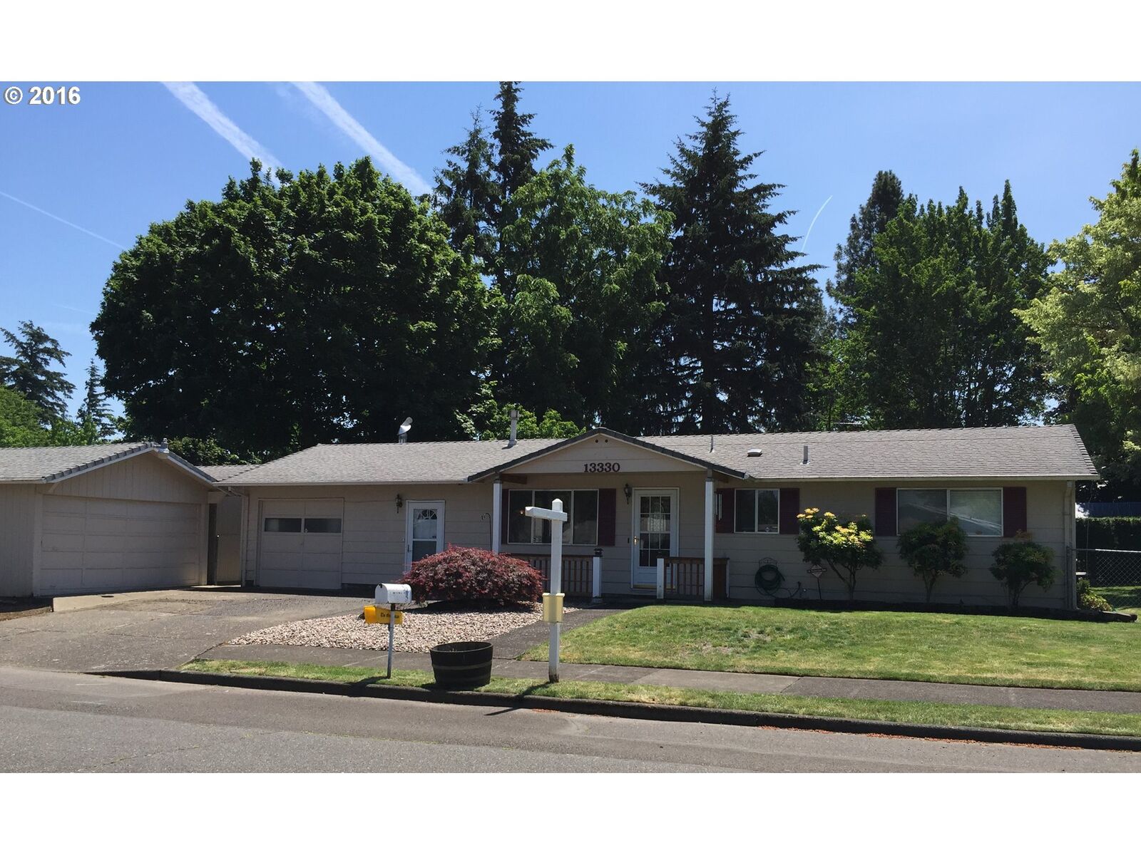Property Photo: 13330 SE Pine St OR 97233