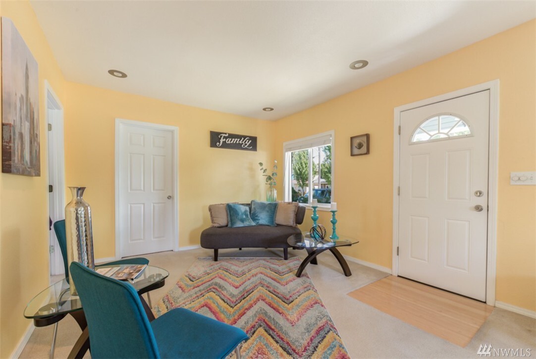 Property Photo: 10057 18 Avenue SW WA 98146