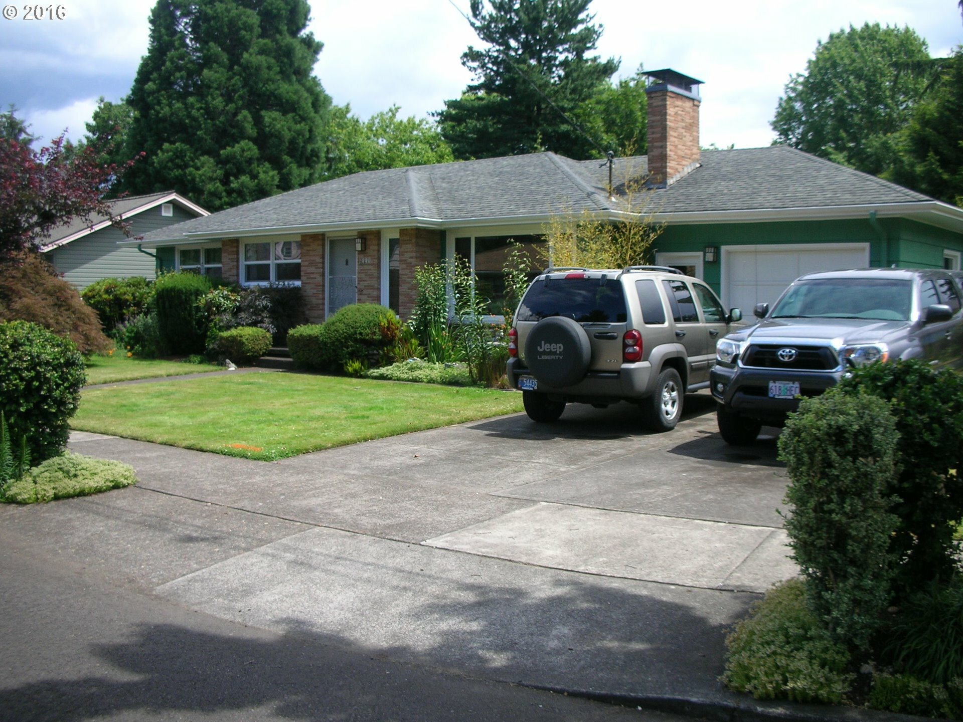 Property Photo:  1440 SE 120th Ave  OR 97216 