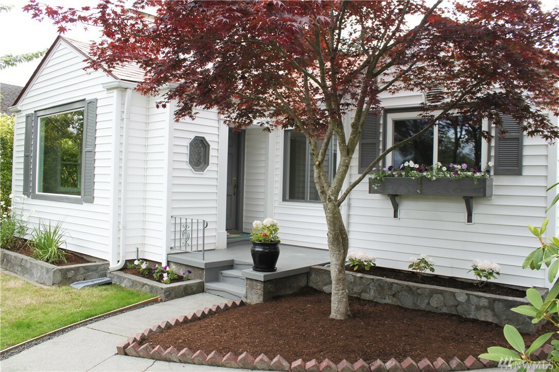 Property Photo:  925 Times Ave  WA 98312 