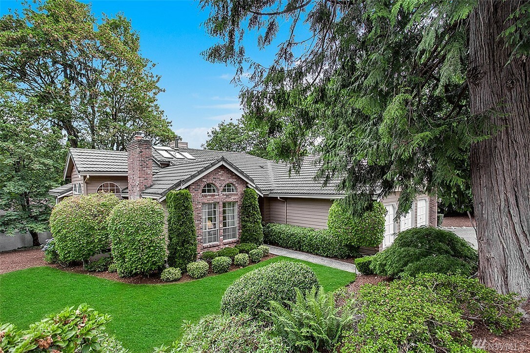 Property Photo:  10256 SE 7th St  WA 98004 