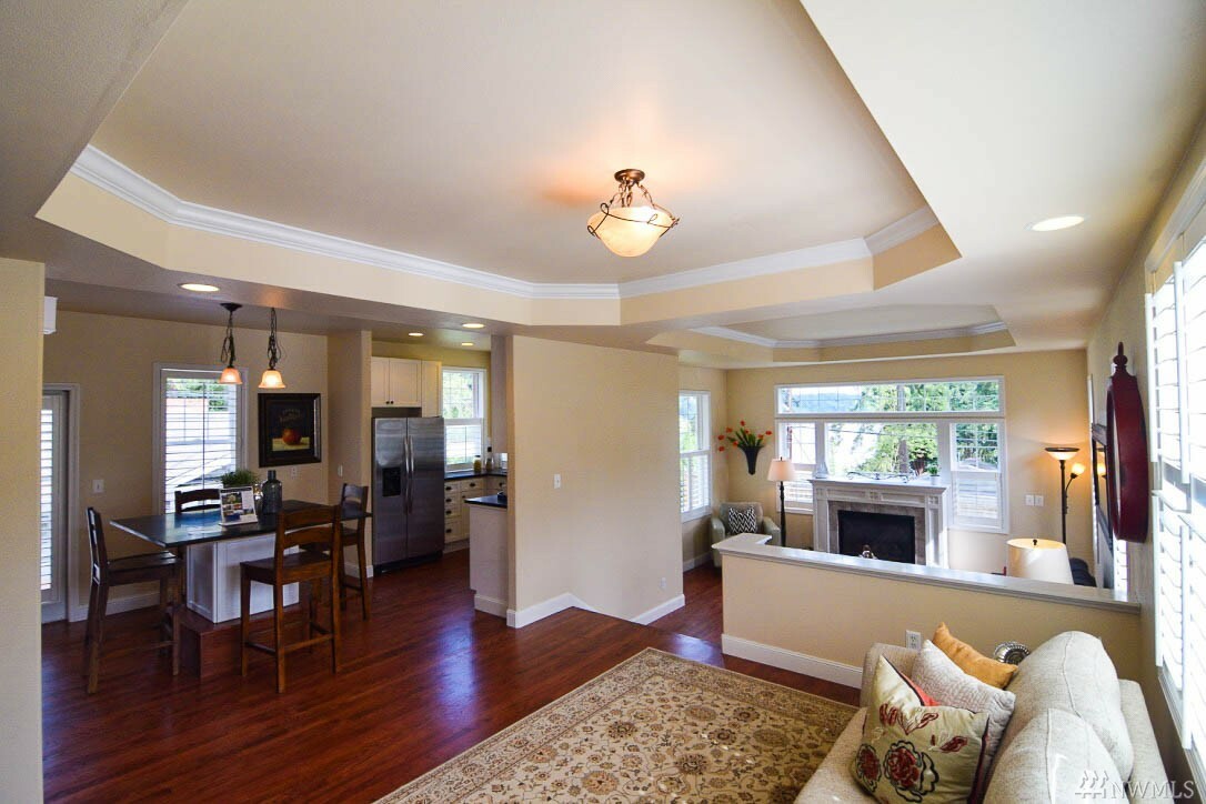 Property Photo:  4115 W Lake Sammamish Pkwy SE  WA 98008 