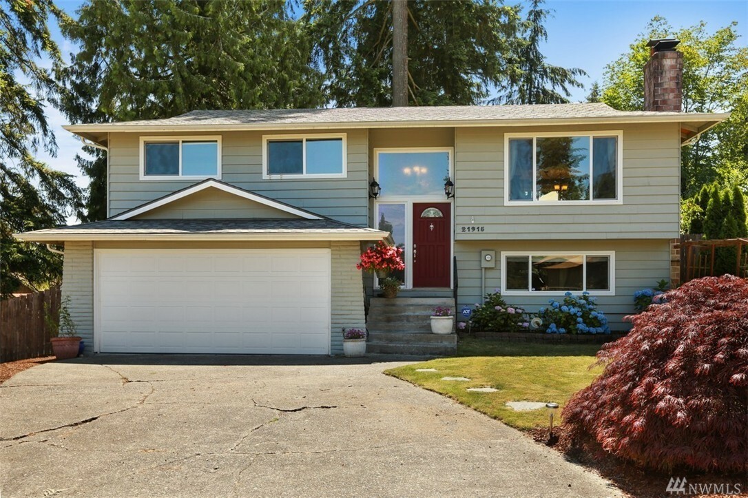 Property Photo:  21915 6th Ave W  WA 98021 