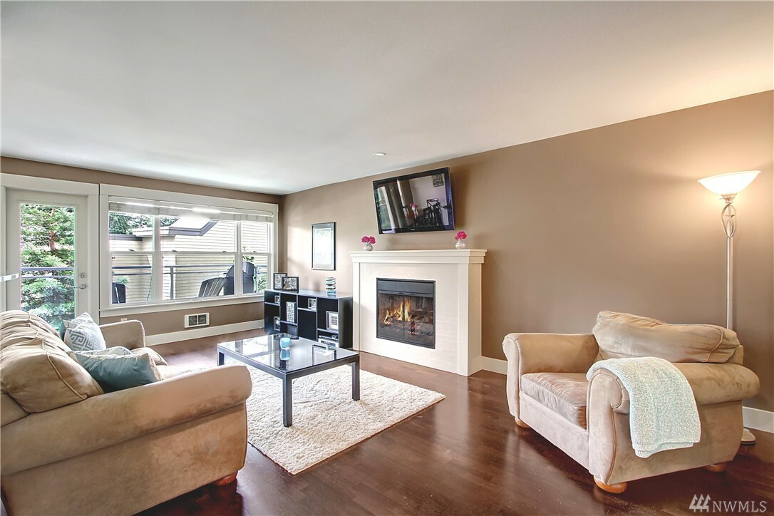 Property Photo: 22910 90th Ave W D203 WA 98026