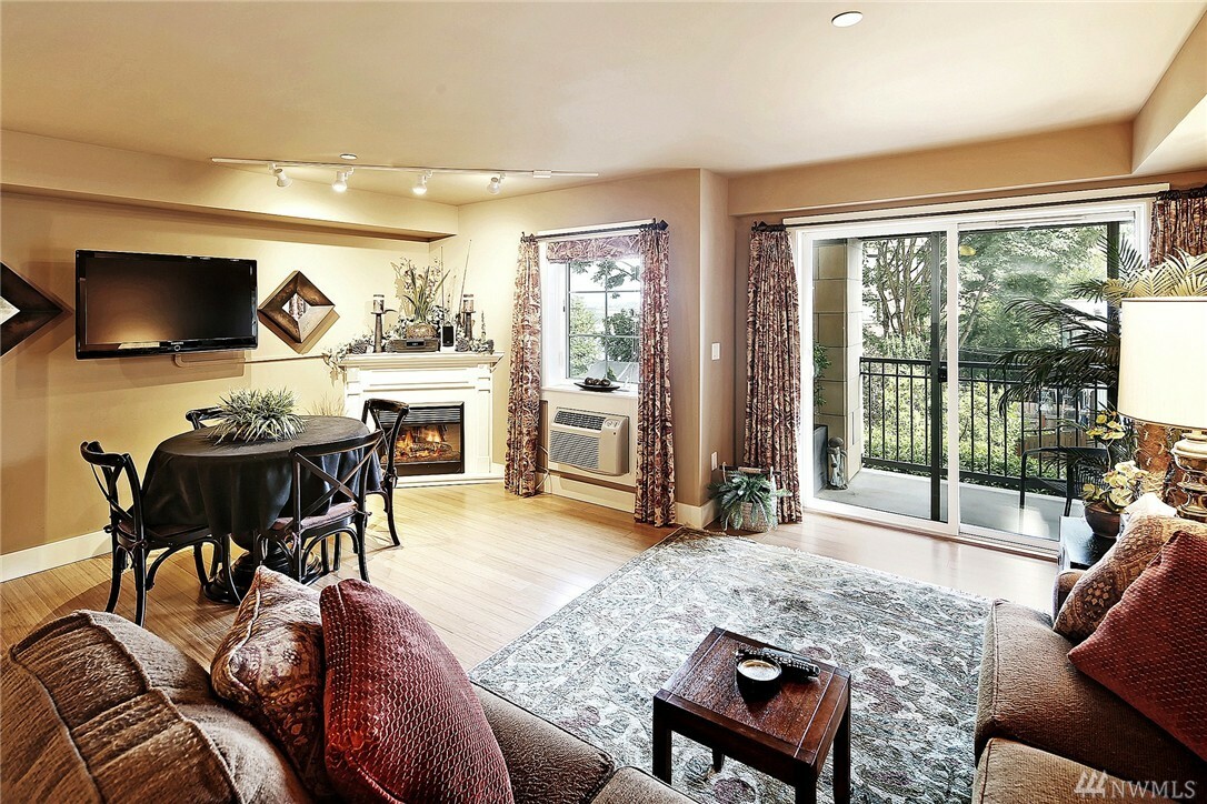 Property Photo:  745 Bellevue Ave E 203  WA 98102 