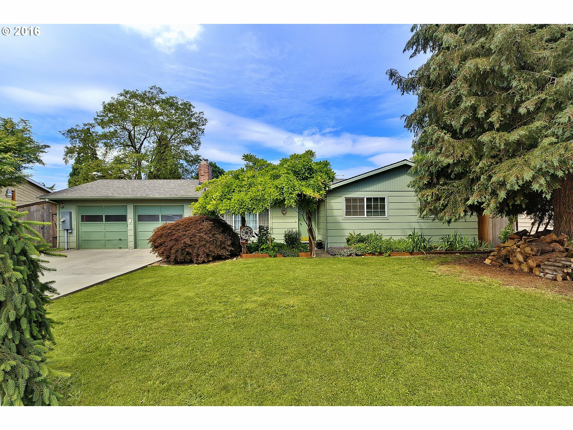 Property Photo: 1251 NE 17th Ave OR 97124