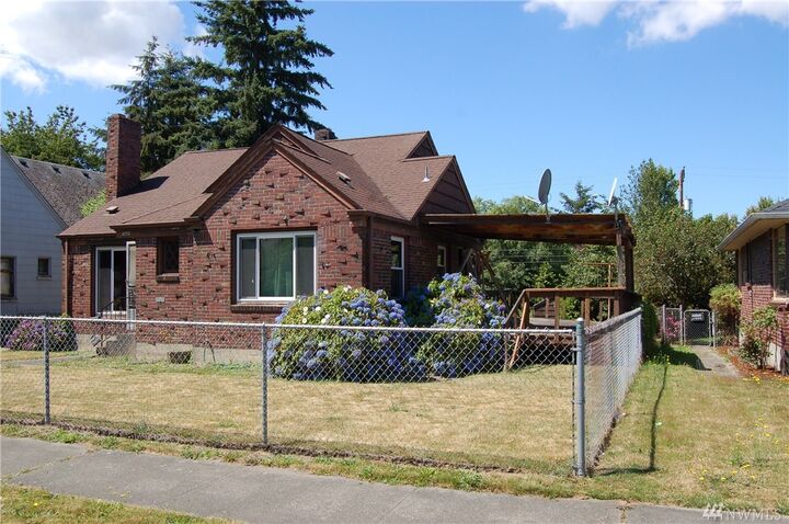 Property Photo:  4056 Tacoma Ave S  WA 98418 