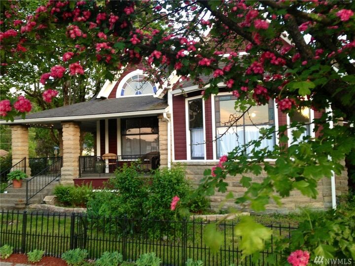 Property Photo:  447 Sussex Ave W  WA 98589 