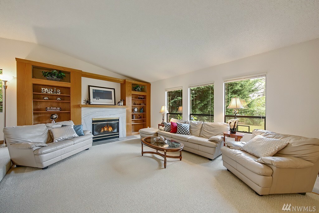 Property Photo: 4042 NE 204th St WA 98155