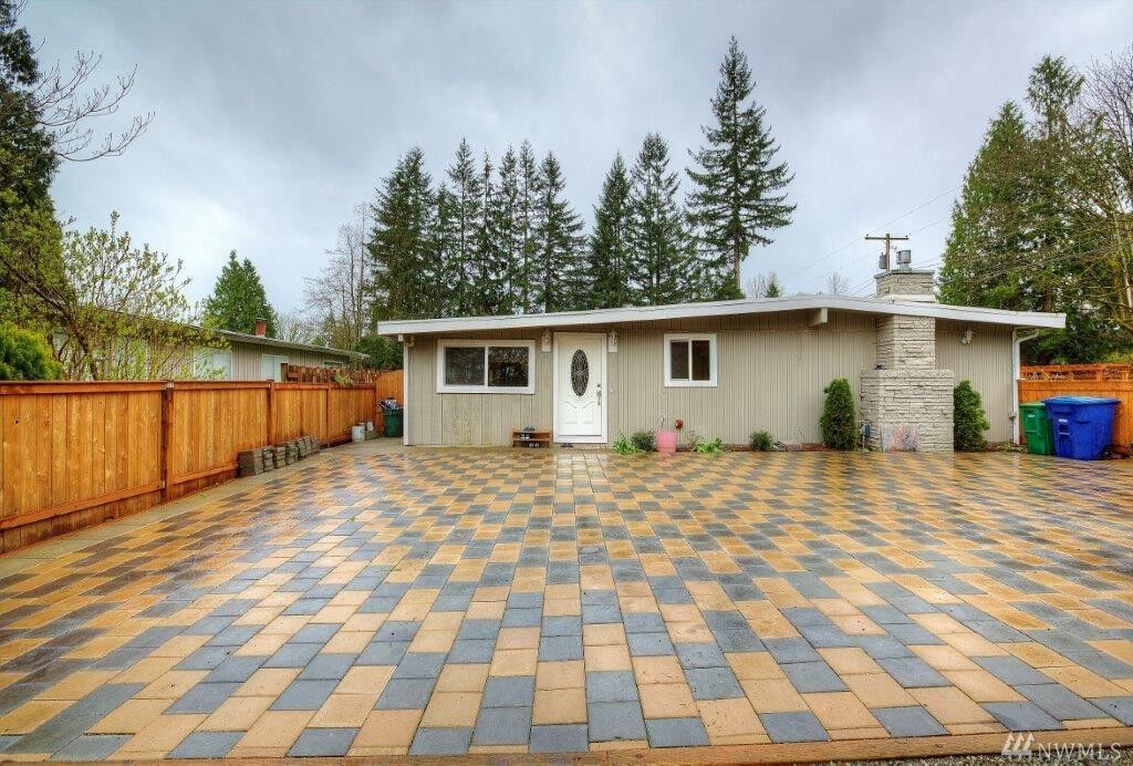 Property Photo: 19403 SE 168th St WA 98058