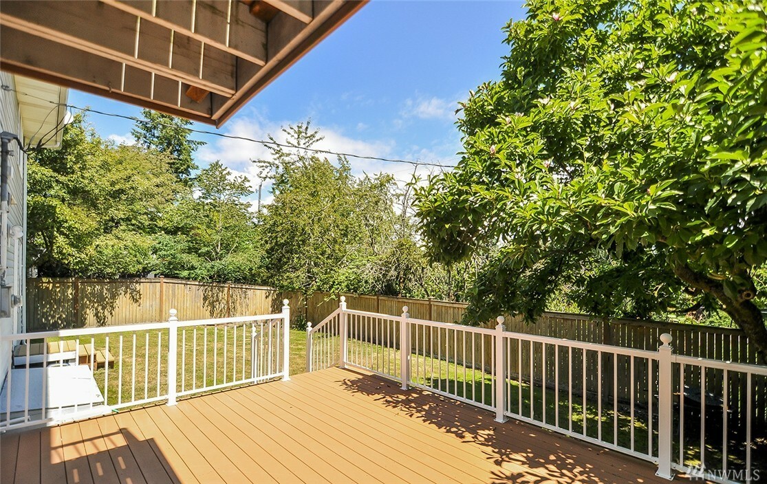 Property Photo:  10114 33rd Ave SW  WA 98146 