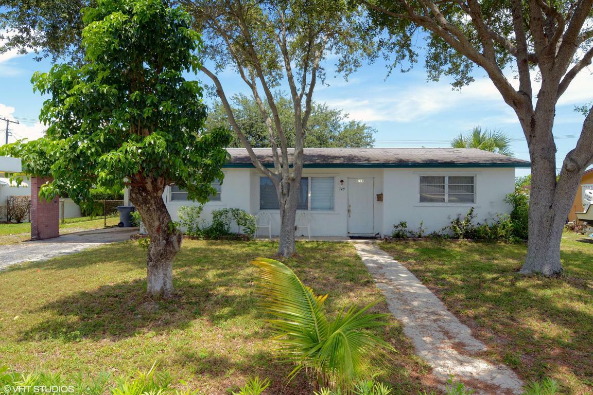 Property Photo: 749 W Ilex Drive FL 33403