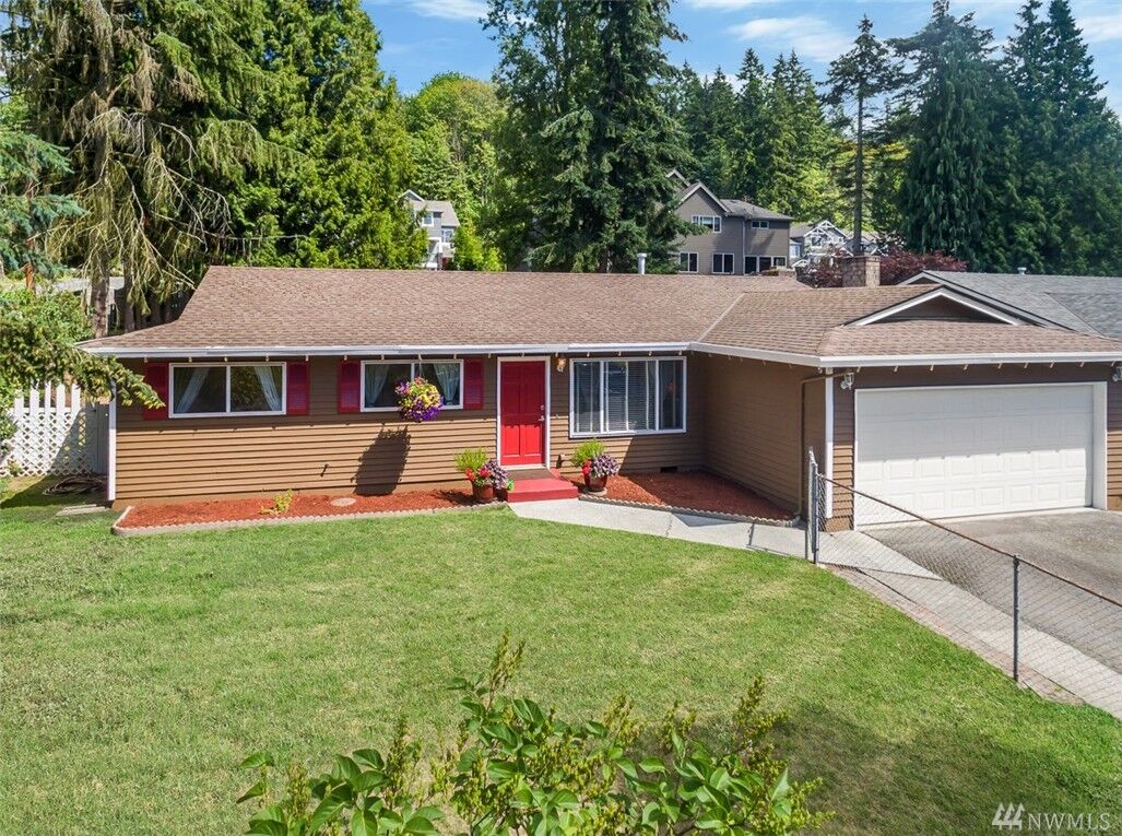 Property Photo:  17098 142nd Place NE  WA 98072 