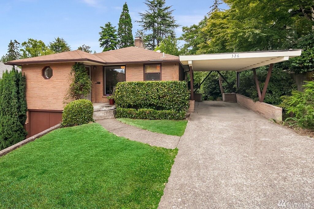 Property Photo:  326 36th Ave E  WA 98112 