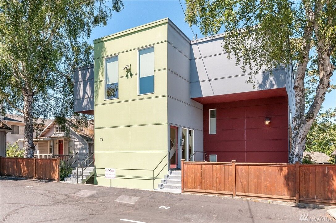 Property Photo:  49 W Etruria 301  WA 98119 