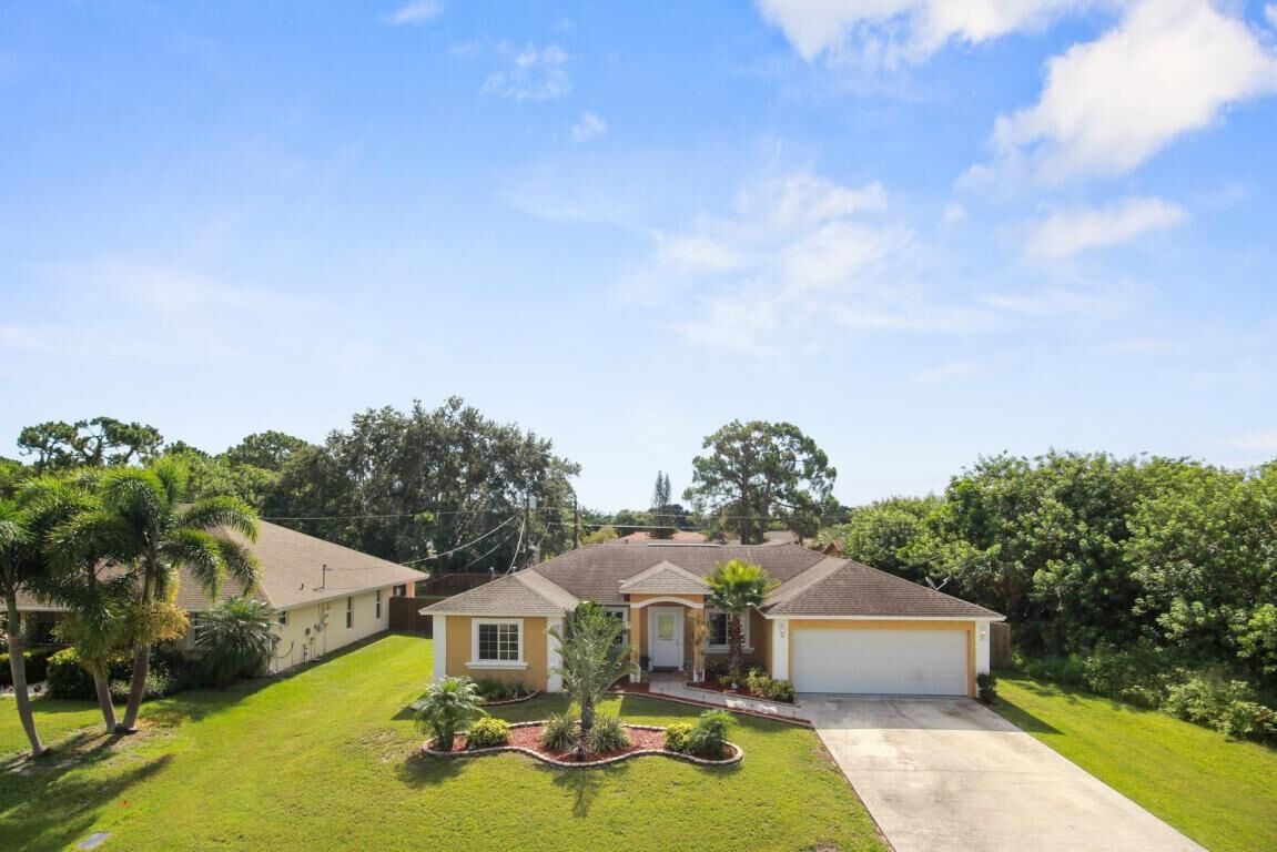 Property Photo:  435 SW Byron Street  FL 34983 