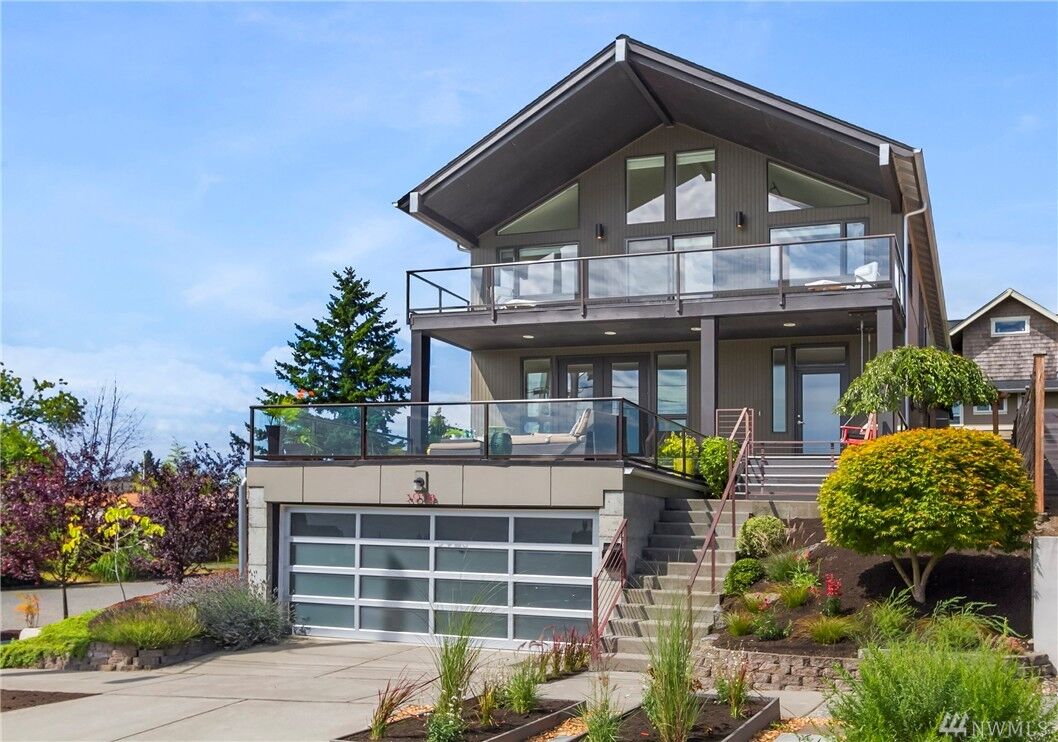 Property Photo:  3958 SW Rose Street  WA 98136 