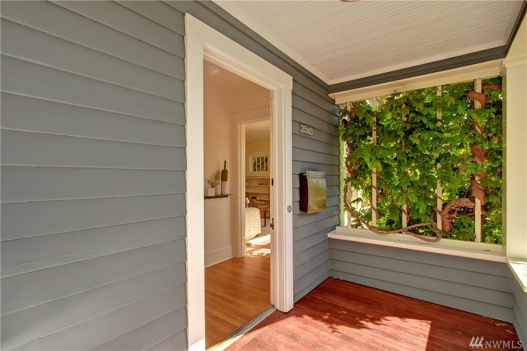 Property Photo: 3510 Woodlawn Ave N WA 98103