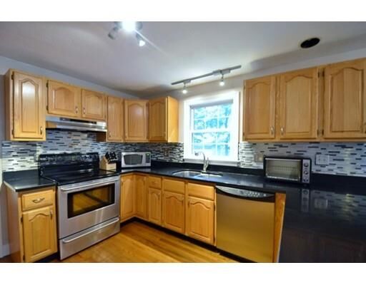 Property Photo:  4 Sunflower Cir  MA 01545 