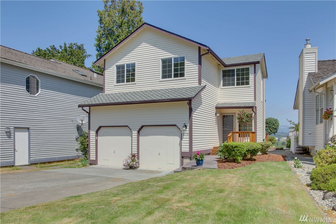 Property Photo:  2238 SE 8th Place  WA 98055 