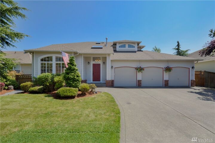 Property Photo:  10117 183rd Ave E  WA 98391 