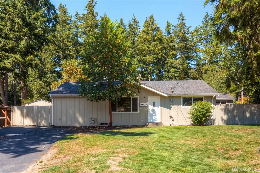 Property Photo:  10413 240th Place SW  WA 98020 