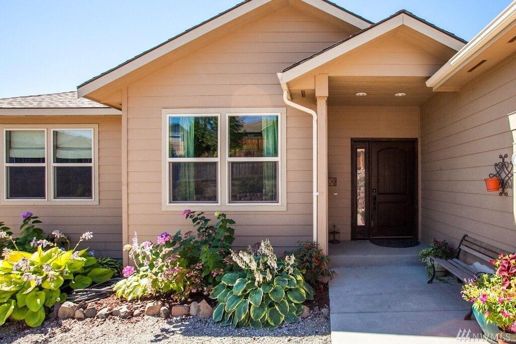 Property Photo:  1961 SE 4th St  WA 98802 