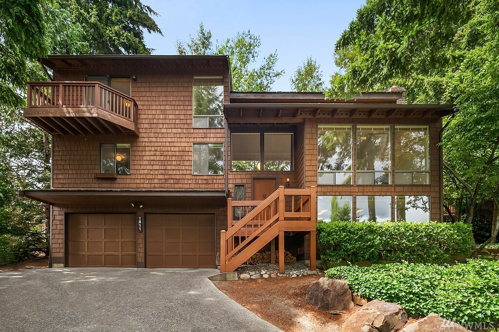 Property Photo:  1811 129th Place SE  WA 98005 