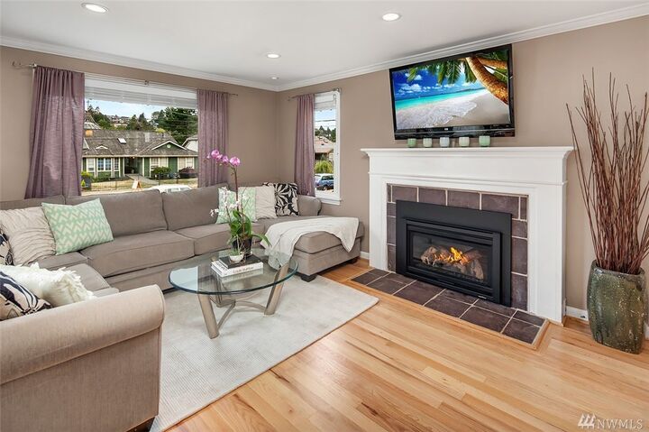 Property Photo:  3002 32nd Ave W  WA 98199 