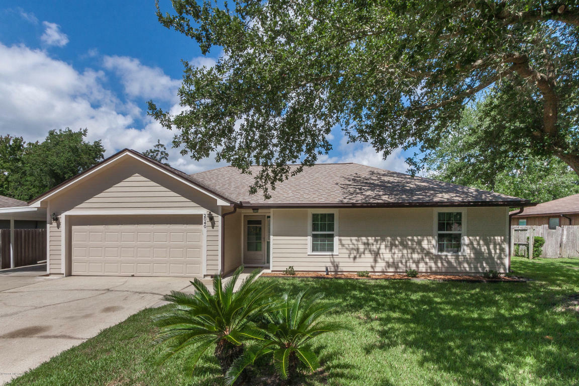 Property Photo: 2040 Tickford Street FL 32068
