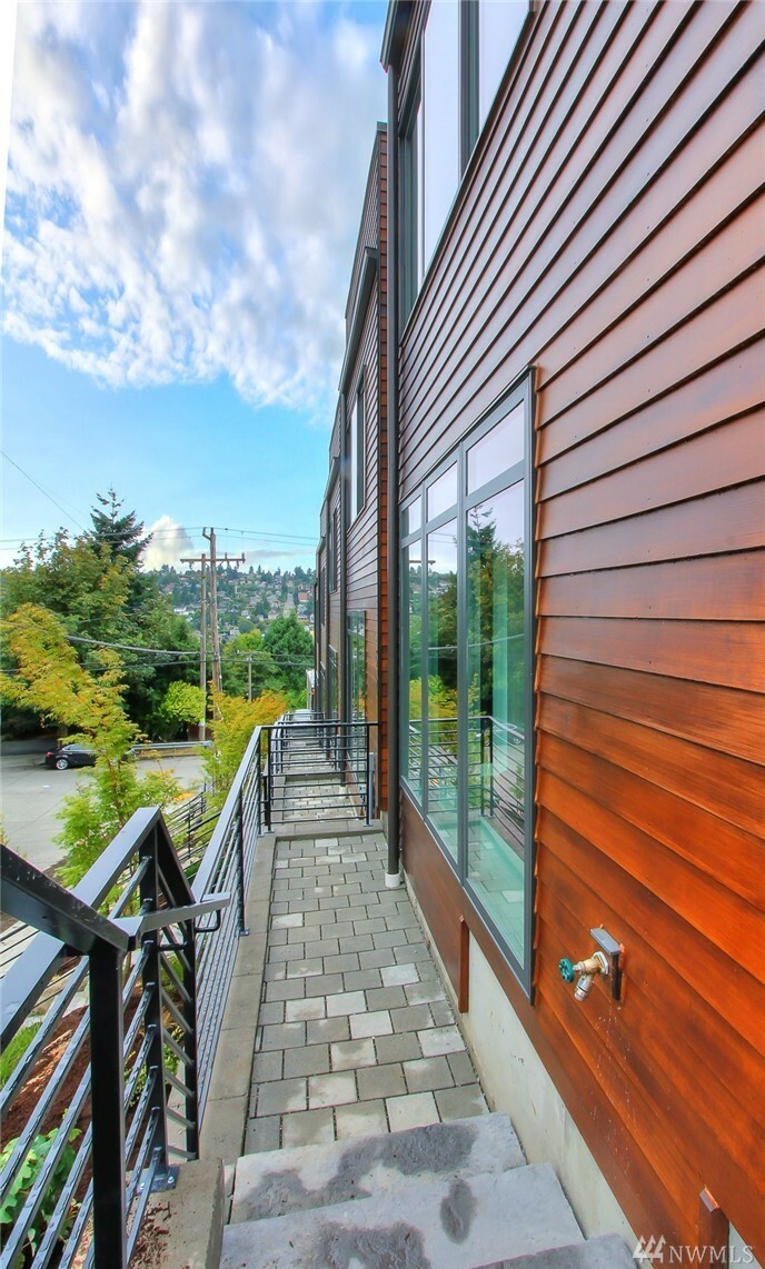 Property Photo:  1358 W Bertona St  WA 98119 