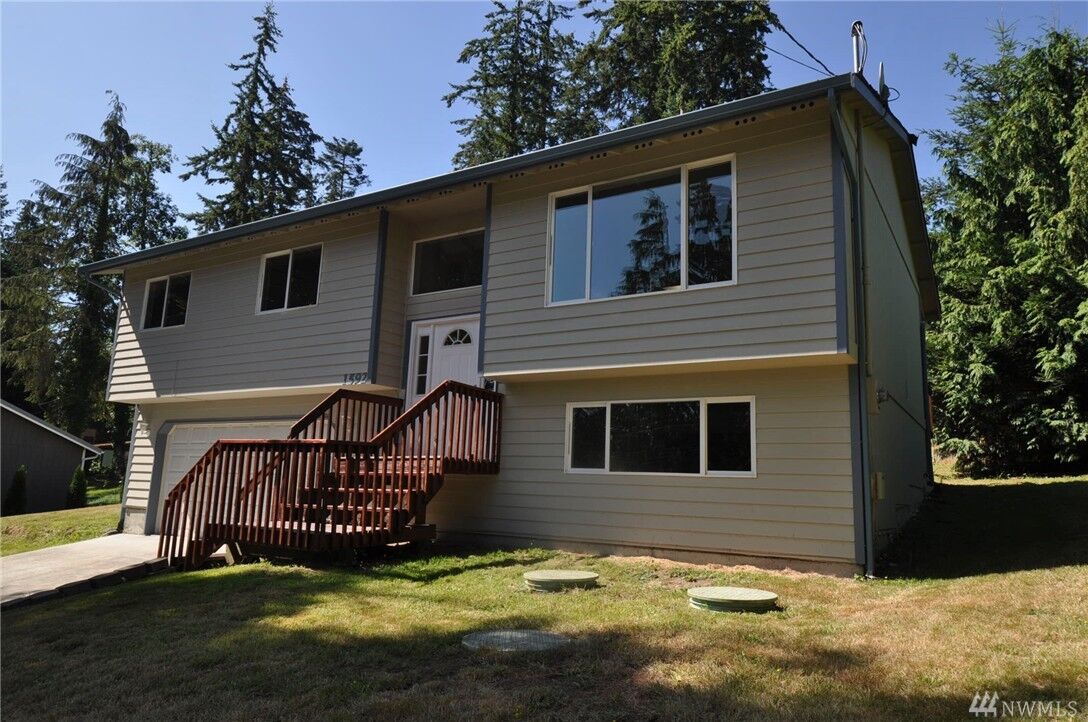 Property Photo:  1592 Lake Dr  WA 98282 